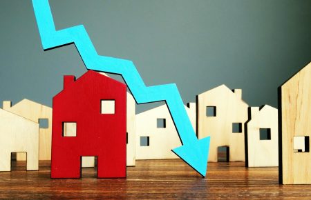 CMHC forecasts home price declines as housing slowdown deepens