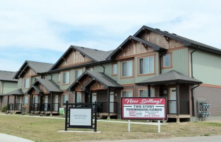 Economic uncertainty expected to weigh on Canadian housing market through 2026