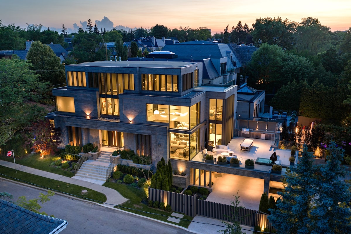 Contemporary Forest Hill residence in Toronto that sold above asking price
