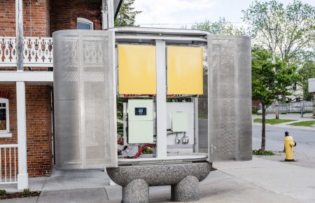 Public Benches That Store Power: A Small Ontario Town Rethinks the Grid