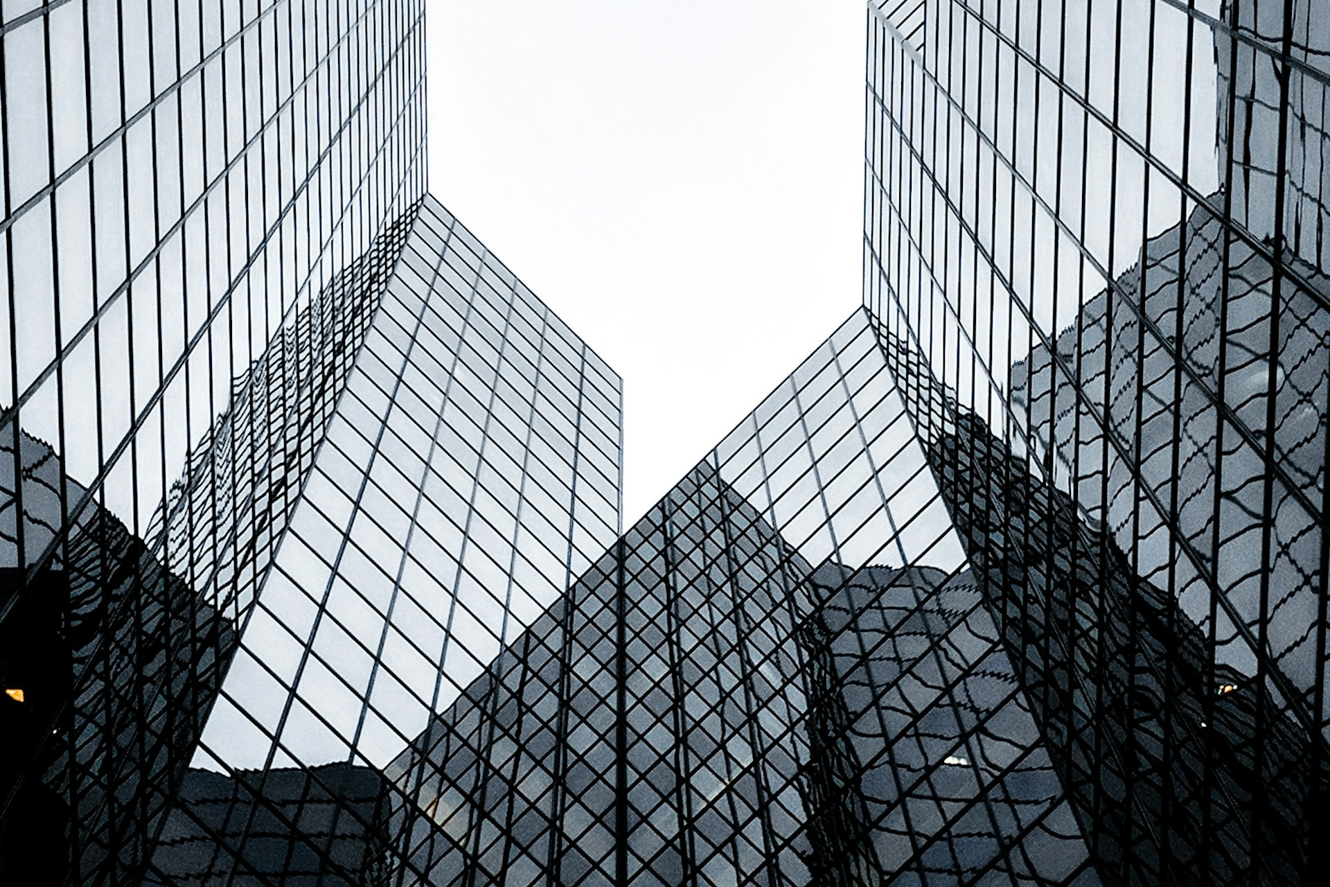 Canadian housing market data showing falling home prices and rising mortgage rate pressure